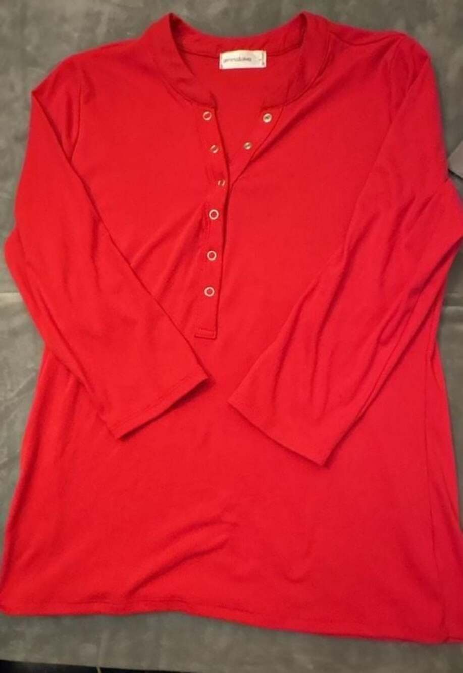 Gemma & Olivia Women's Red 3/4 Sleeve Snap-Button Henley Top